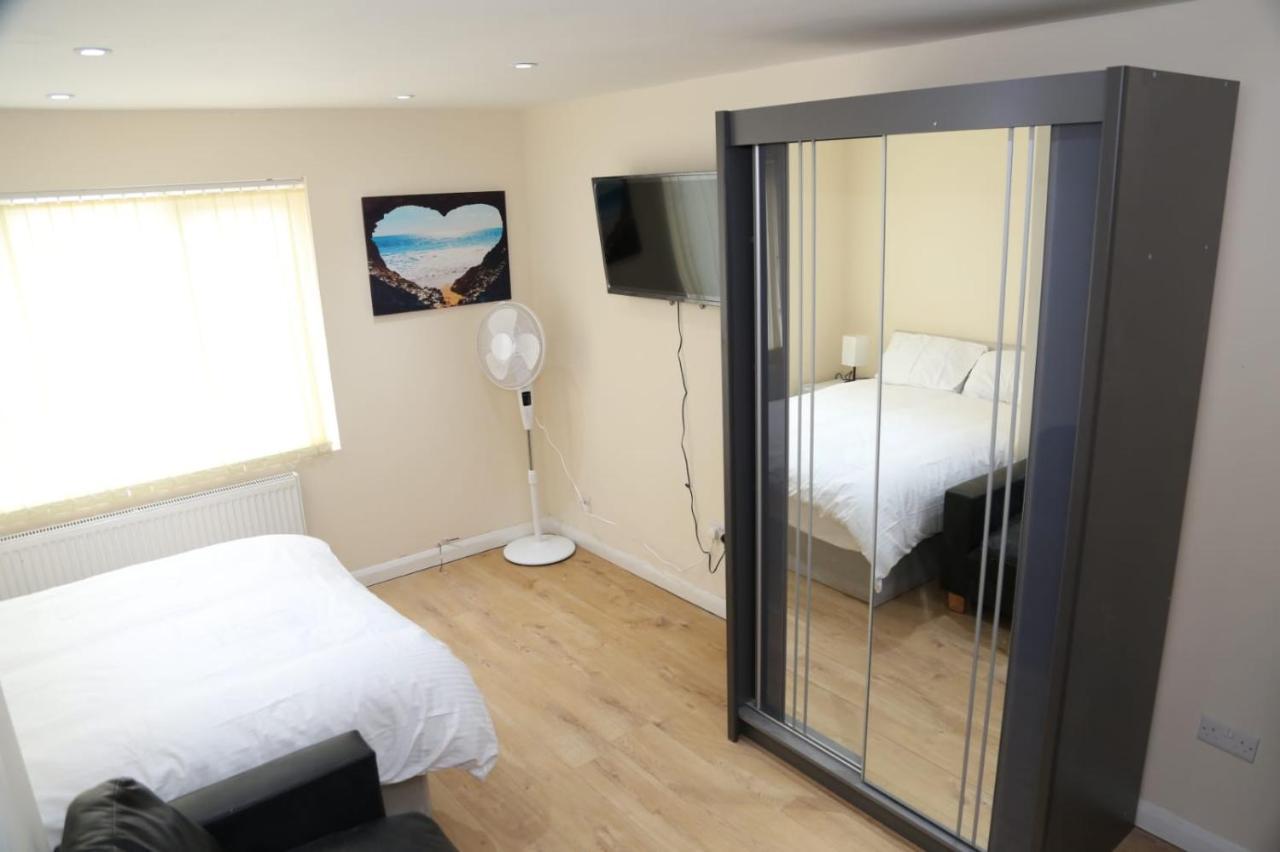 A A Guest Rooms Thamesmead Erith Extérieur photo