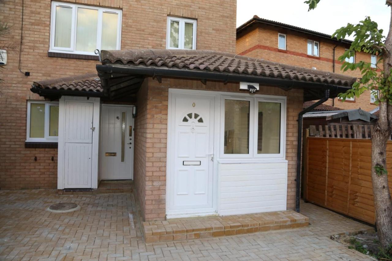 A A Guest Rooms Thamesmead Erith Extérieur photo