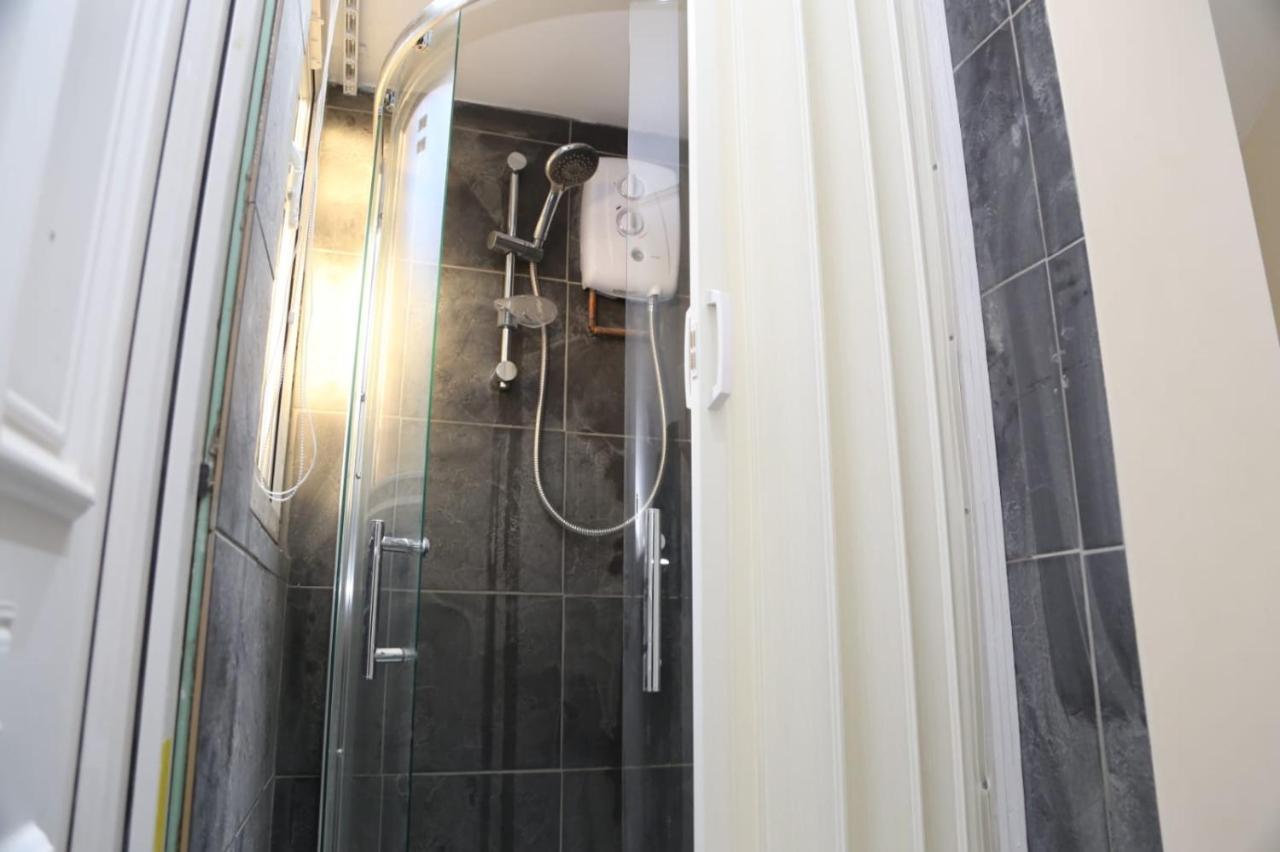 A A Guest Rooms Thamesmead Erith Extérieur photo